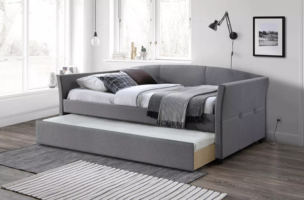 Széthúzhatós ágy 90 Sherita 90 - ideális egy tanulószobába, de akár a nappaliba is. Egy váratlanul betoppanó vendég sem okoz gondot, ugyanis kényelmes alvási lehetőséget nyújt neki az ágy.