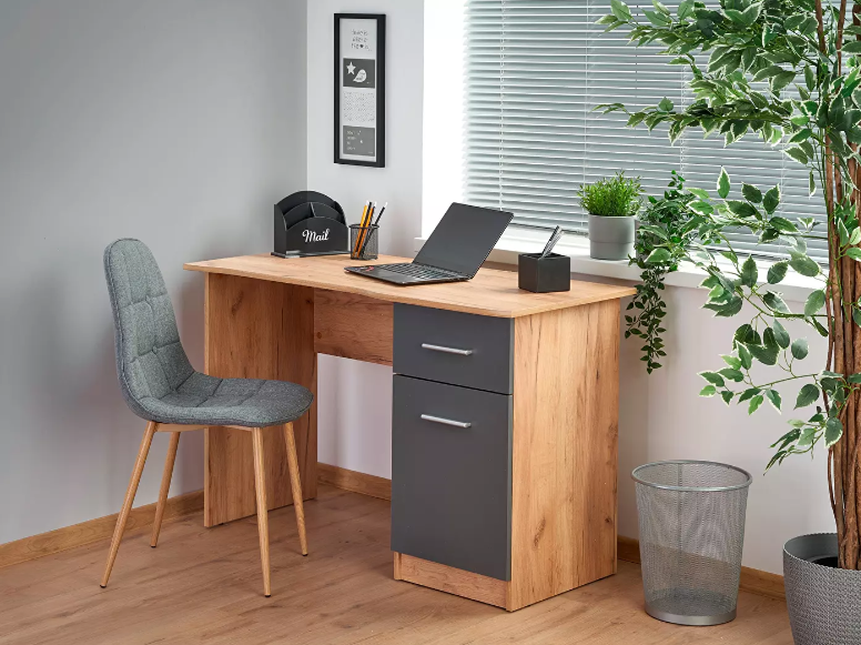 A dolgozószoba elengedhetetlen kelléke az íróasztal.