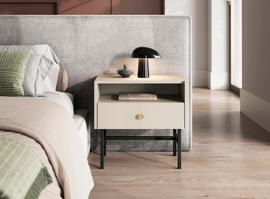 Éjjeliszekrény Desanta (bézs + fekete)
Ügyes, szép. Tökéletes párja az ágynak.