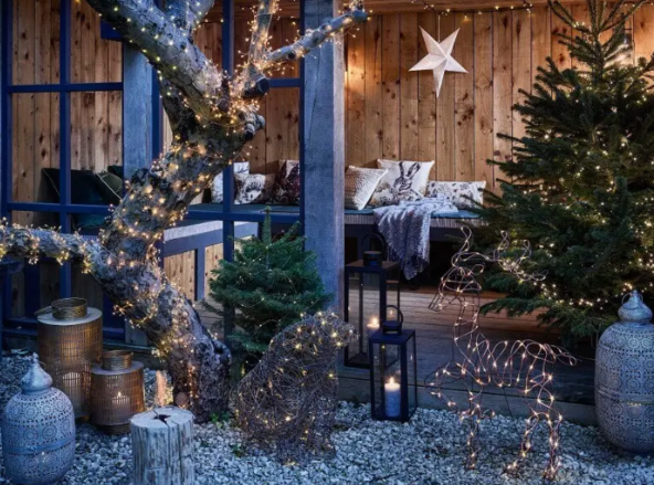 A hangulatosan feldíszített terasz meghittséget áraszt.