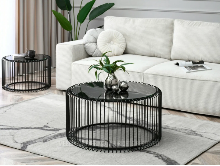 A dohányzóasztalok fontos feladatot töltenek be a nappaliban.