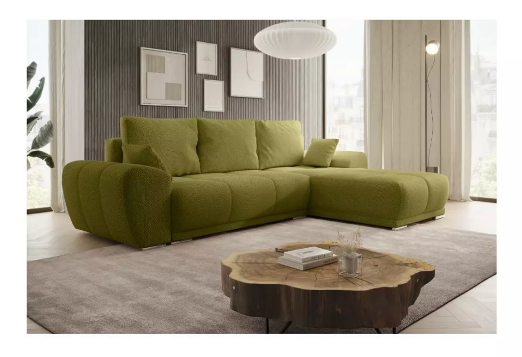 zöld kanapé a nappaliban érdekes dohányzóasztallal