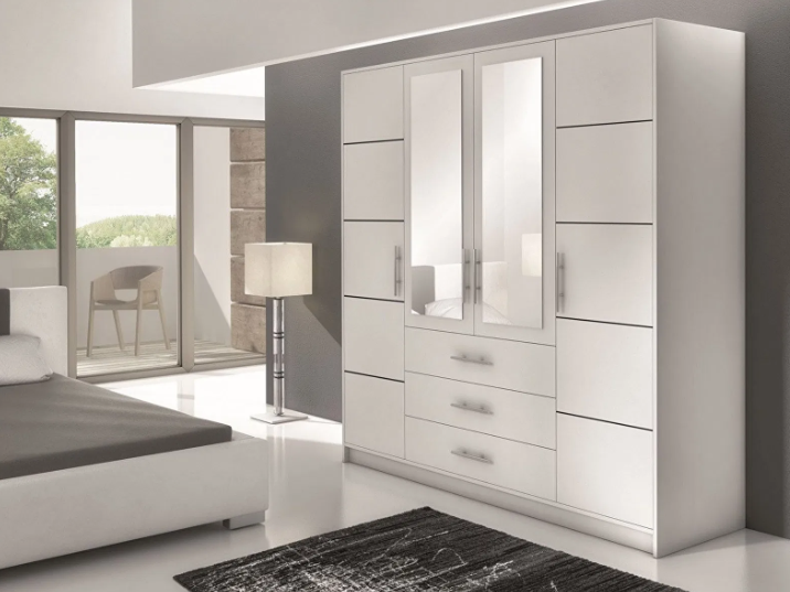 A ruhásszekrény az egyik legfontoabb bútor az otthonokban.